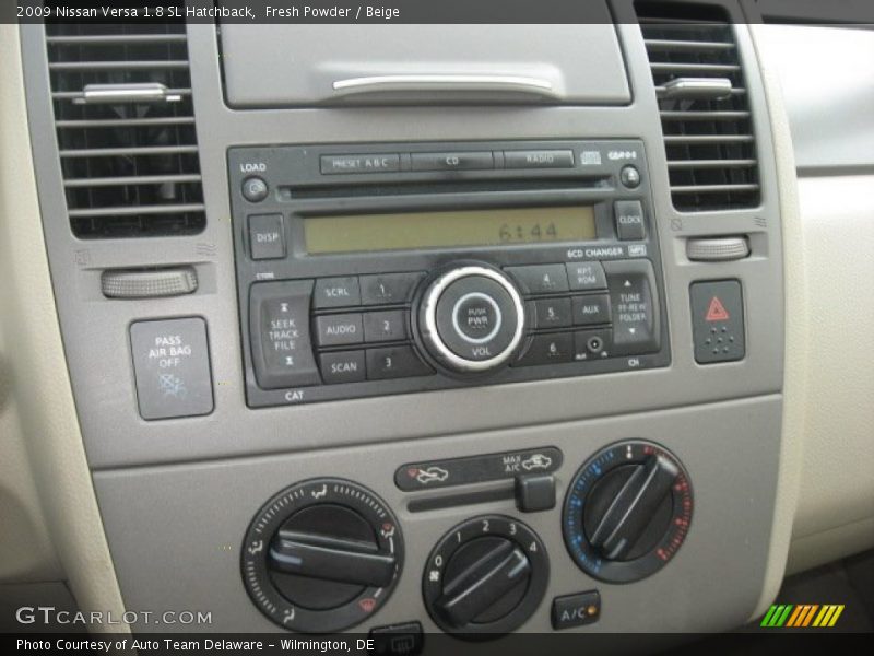 Fresh Powder / Beige 2009 Nissan Versa 1.8 SL Hatchback