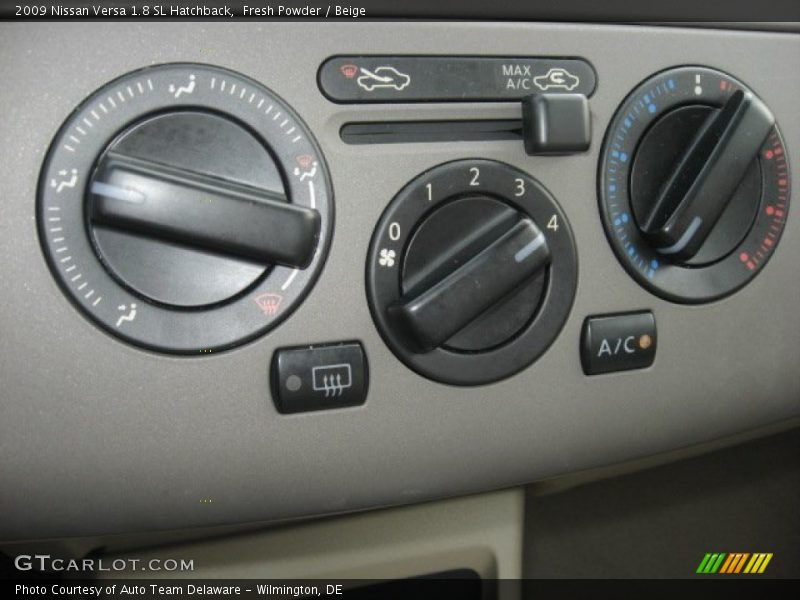 Fresh Powder / Beige 2009 Nissan Versa 1.8 SL Hatchback