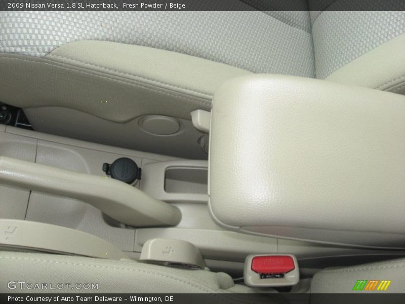 Fresh Powder / Beige 2009 Nissan Versa 1.8 SL Hatchback