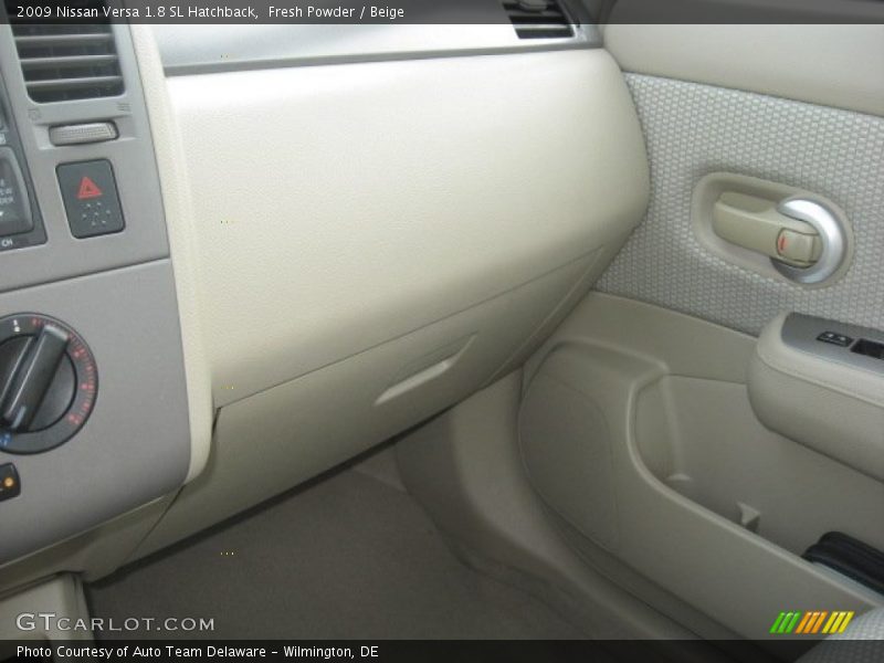 Fresh Powder / Beige 2009 Nissan Versa 1.8 SL Hatchback
