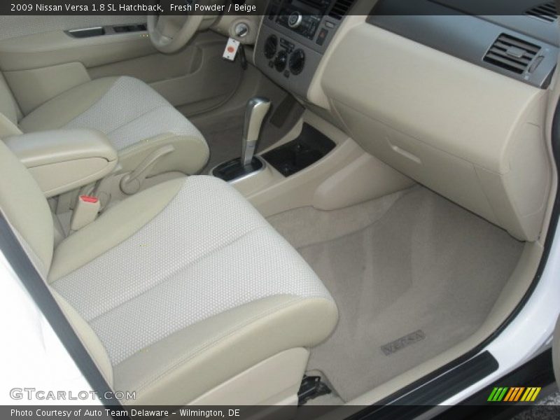 Fresh Powder / Beige 2009 Nissan Versa 1.8 SL Hatchback