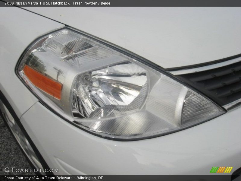 Fresh Powder / Beige 2009 Nissan Versa 1.8 SL Hatchback