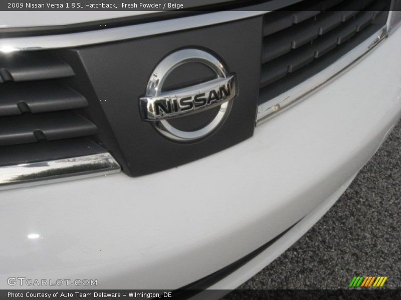 Fresh Powder / Beige 2009 Nissan Versa 1.8 SL Hatchback