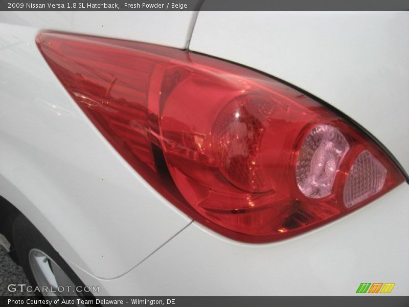 Fresh Powder / Beige 2009 Nissan Versa 1.8 SL Hatchback