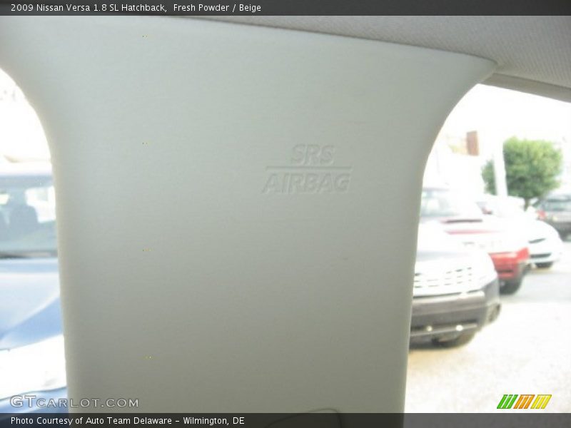 Fresh Powder / Beige 2009 Nissan Versa 1.8 SL Hatchback