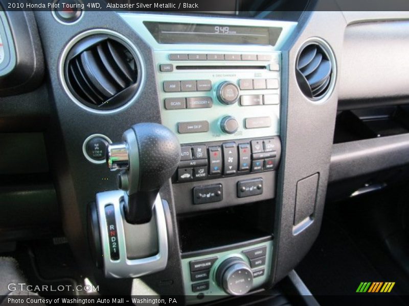 Controls of 2010 Pilot Touring 4WD