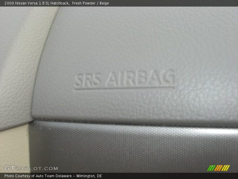 Fresh Powder / Beige 2009 Nissan Versa 1.8 SL Hatchback