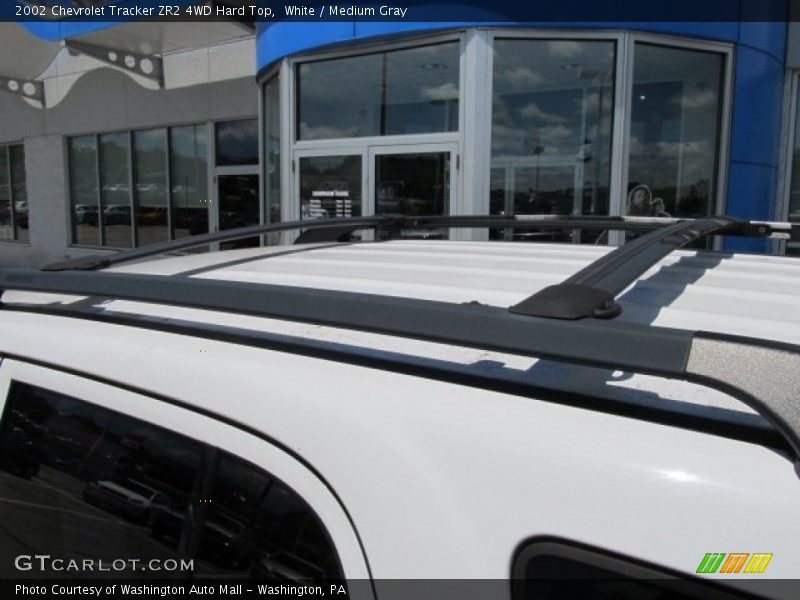 White / Medium Gray 2002 Chevrolet Tracker ZR2 4WD Hard Top