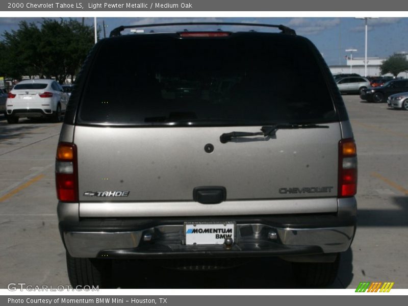 Light Pewter Metallic / Medium Oak 2000 Chevrolet Tahoe LS