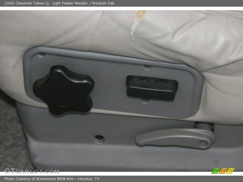 Light Pewter Metallic / Medium Oak 2000 Chevrolet Tahoe LS