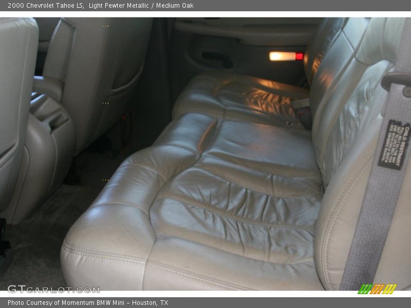 Light Pewter Metallic / Medium Oak 2000 Chevrolet Tahoe LS