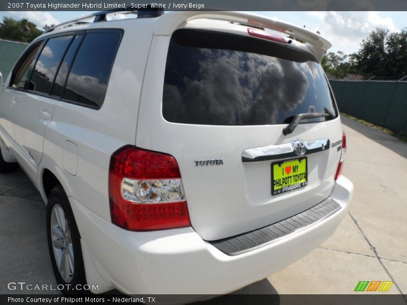 Super White / Ivory Beige 2007 Toyota Highlander Hybrid Limited