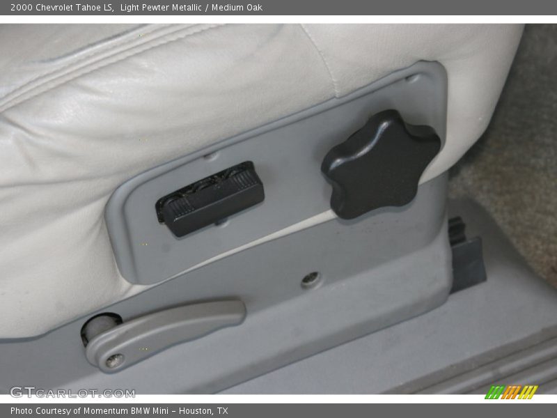 Light Pewter Metallic / Medium Oak 2000 Chevrolet Tahoe LS