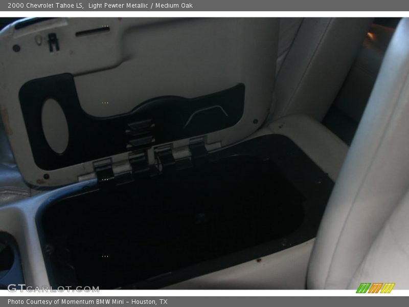 Light Pewter Metallic / Medium Oak 2000 Chevrolet Tahoe LS