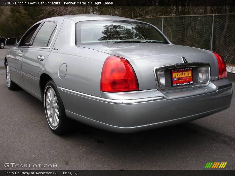 Pewter Metallic / Light Camel 2006 Lincoln Town Car Signature