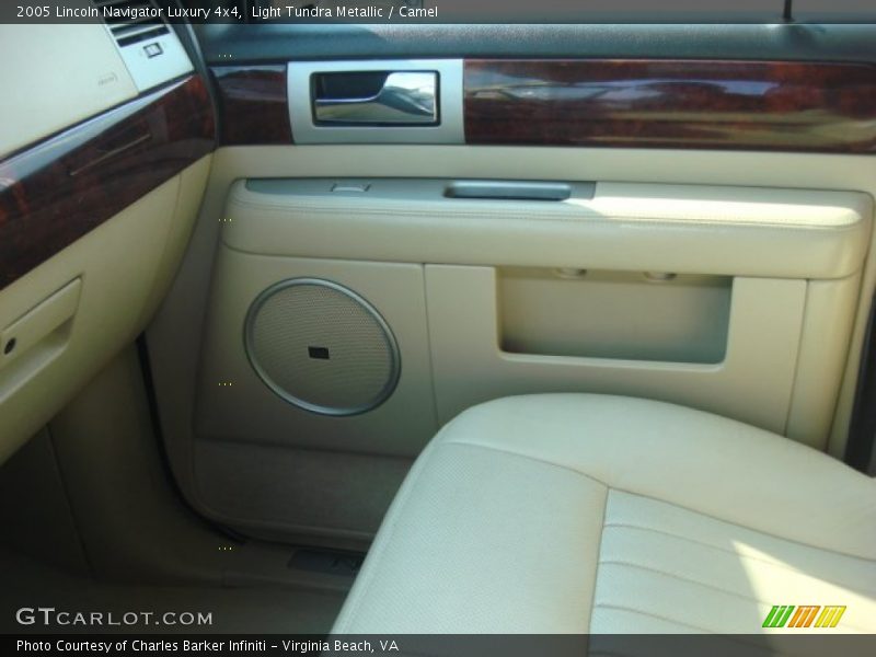 Light Tundra Metallic / Camel 2005 Lincoln Navigator Luxury 4x4