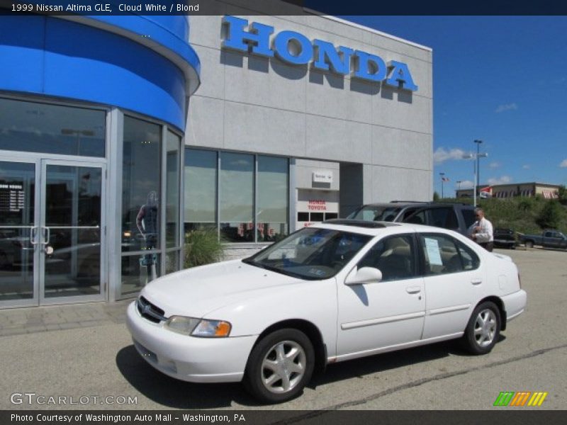 Cloud White / Blond 1999 Nissan Altima GLE