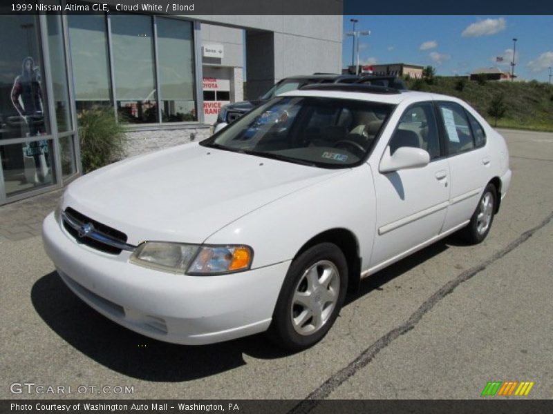 Cloud White / Blond 1999 Nissan Altima GLE