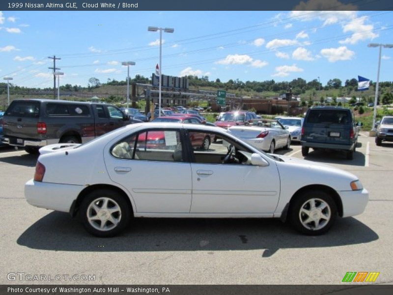 Cloud White / Blond 1999 Nissan Altima GLE