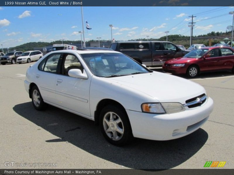 Cloud White / Blond 1999 Nissan Altima GLE