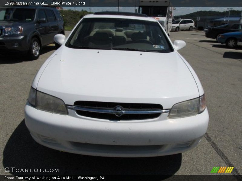 Cloud White / Blond 1999 Nissan Altima GLE