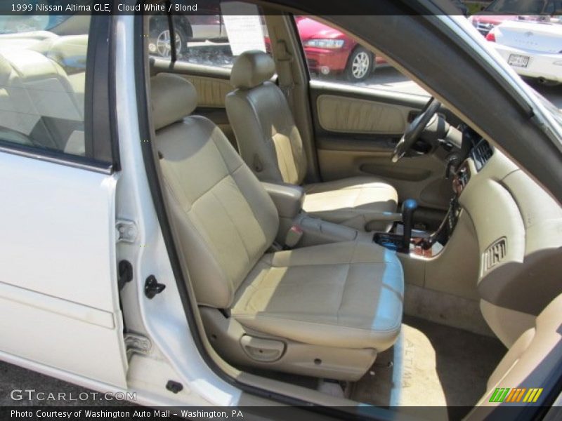 Cloud White / Blond 1999 Nissan Altima GLE