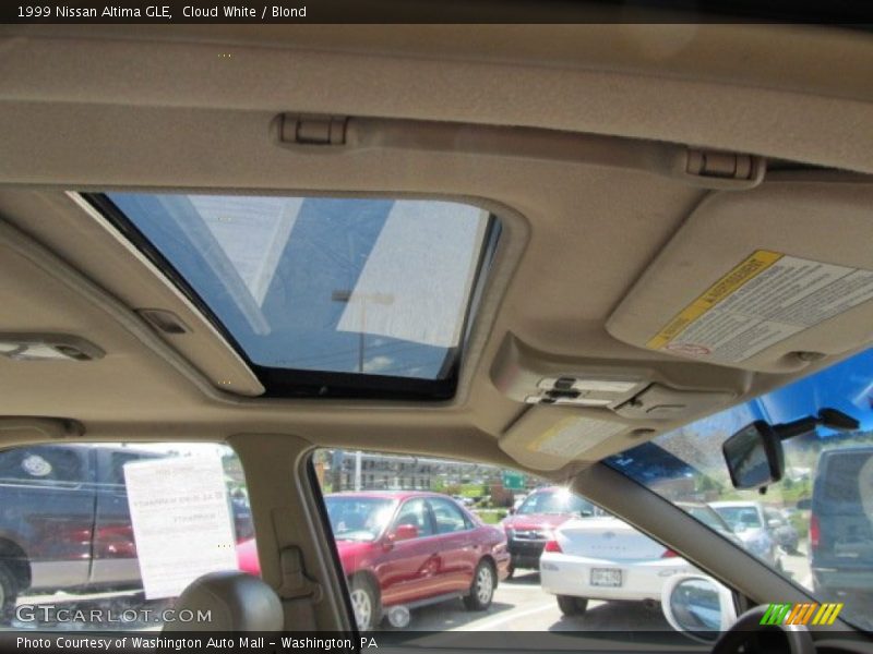 Cloud White / Blond 1999 Nissan Altima GLE