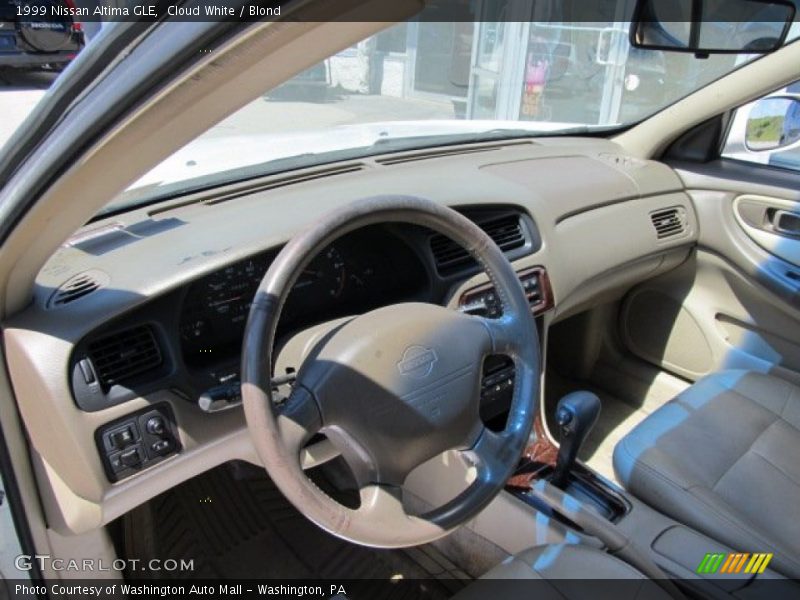 Cloud White / Blond 1999 Nissan Altima GLE