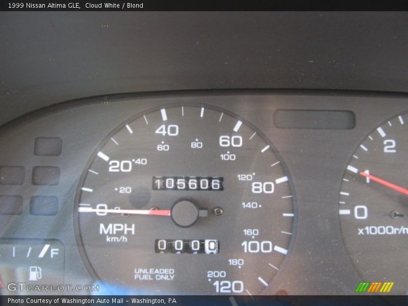 Cloud White / Blond 1999 Nissan Altima GLE