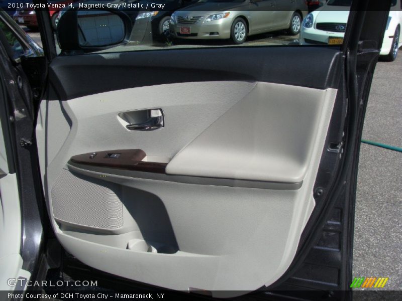 Magnetic Gray Metallic / Gray 2010 Toyota Venza I4