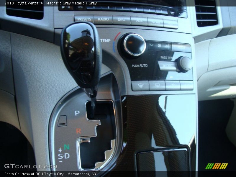 Magnetic Gray Metallic / Gray 2010 Toyota Venza I4