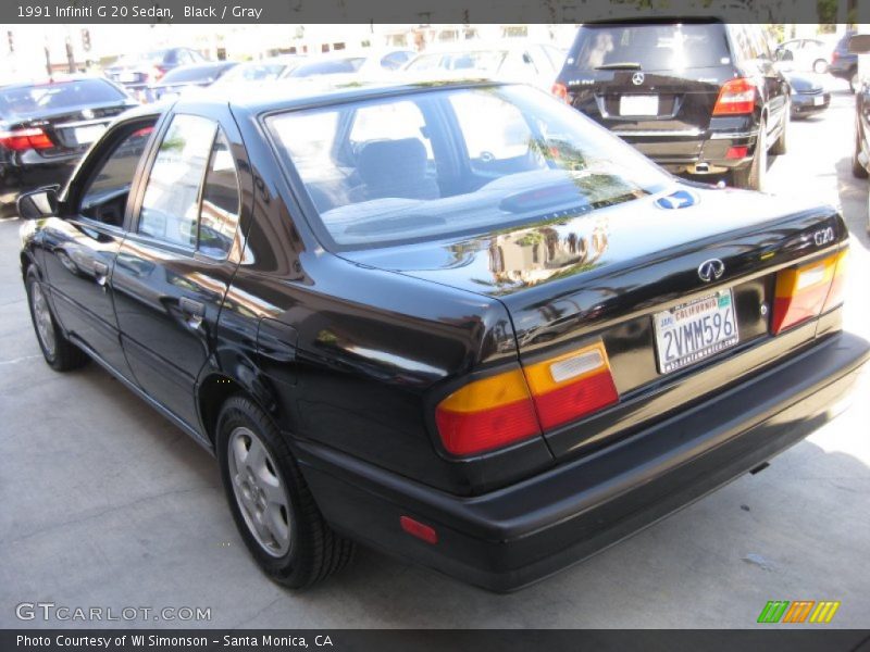 Black / Gray 1991 Infiniti G 20 Sedan