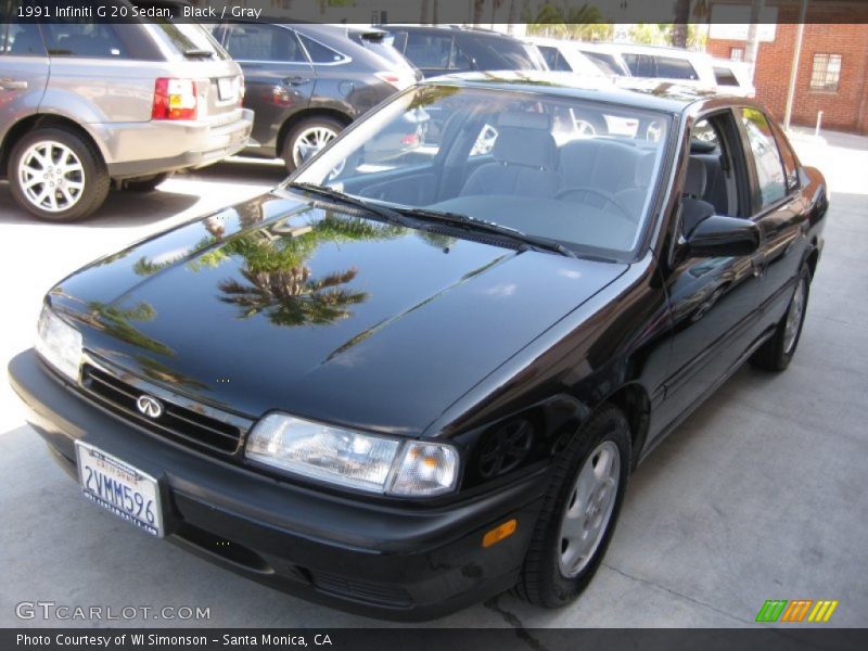 Black / Gray 1991 Infiniti G 20 Sedan