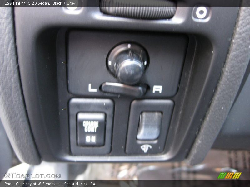 Black / Gray 1991 Infiniti G 20 Sedan