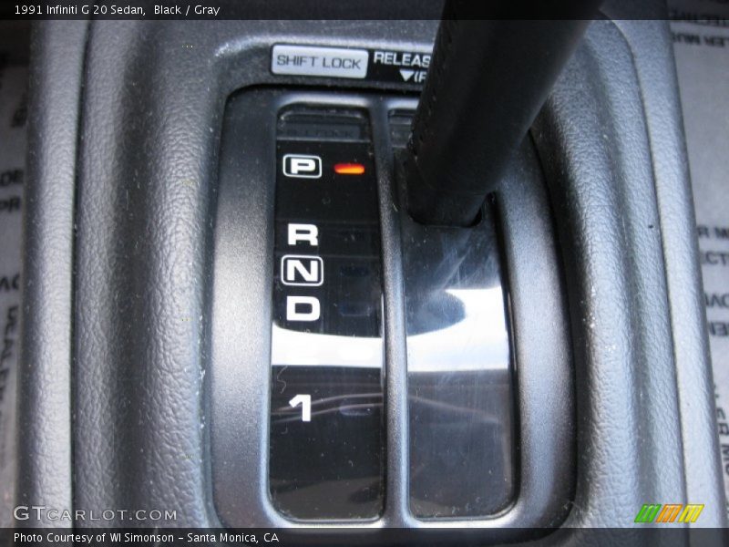 Black / Gray 1991 Infiniti G 20 Sedan