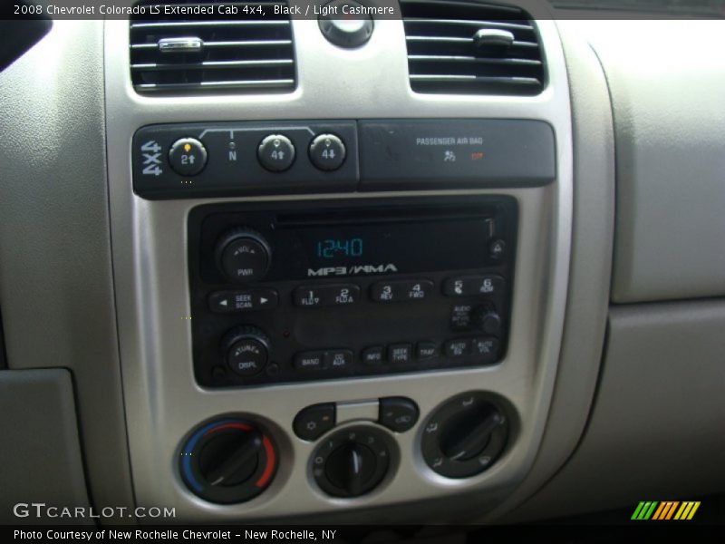 Controls of 2008 Colorado LS Extended Cab 4x4