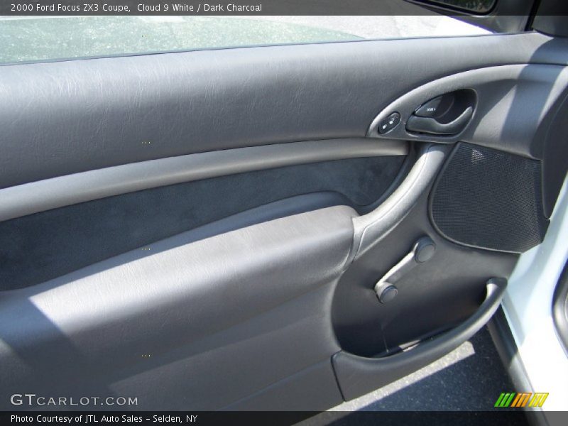 Cloud 9 White / Dark Charcoal 2000 Ford Focus ZX3 Coupe