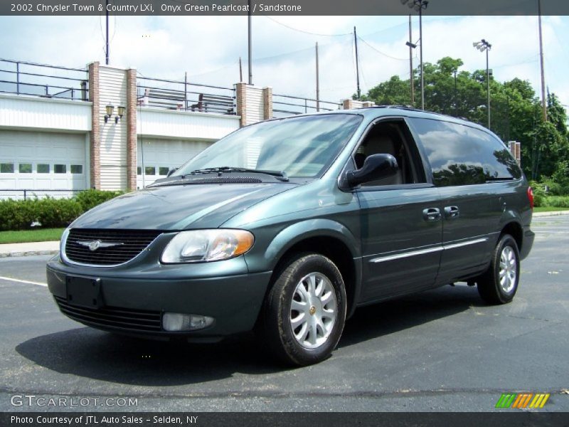 Onyx Green Pearlcoat / Sandstone 2002 Chrysler Town & Country LXi