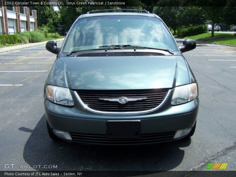 Onyx Green Pearlcoat / Sandstone 2002 Chrysler Town & Country LXi