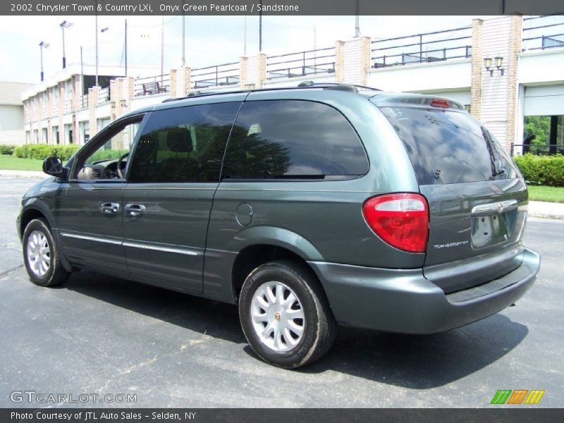 Onyx Green Pearlcoat / Sandstone 2002 Chrysler Town & Country LXi