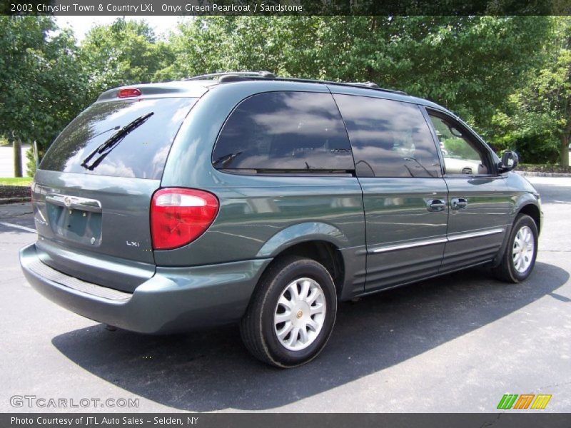Onyx Green Pearlcoat / Sandstone 2002 Chrysler Town & Country LXi