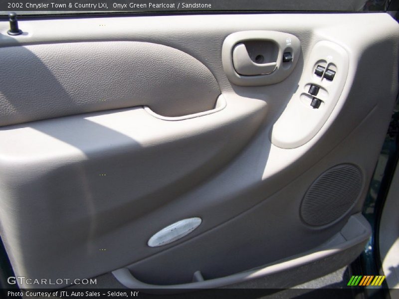 Onyx Green Pearlcoat / Sandstone 2002 Chrysler Town & Country LXi