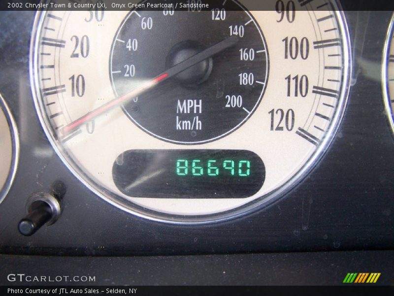 Onyx Green Pearlcoat / Sandstone 2002 Chrysler Town & Country LXi