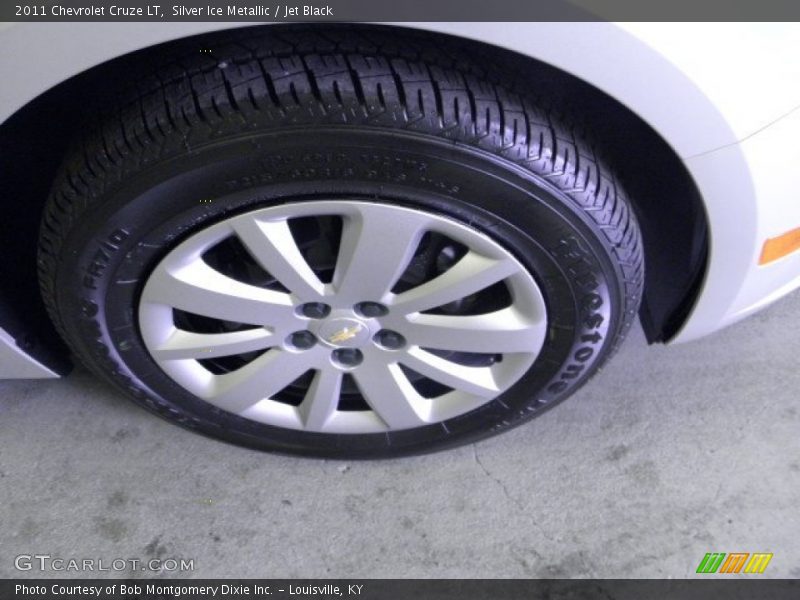 Silver Ice Metallic / Jet Black 2011 Chevrolet Cruze LT