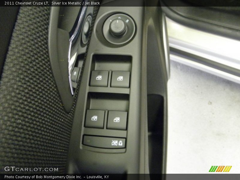 Silver Ice Metallic / Jet Black 2011 Chevrolet Cruze LT