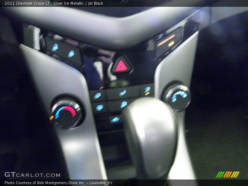 Silver Ice Metallic / Jet Black 2011 Chevrolet Cruze LT