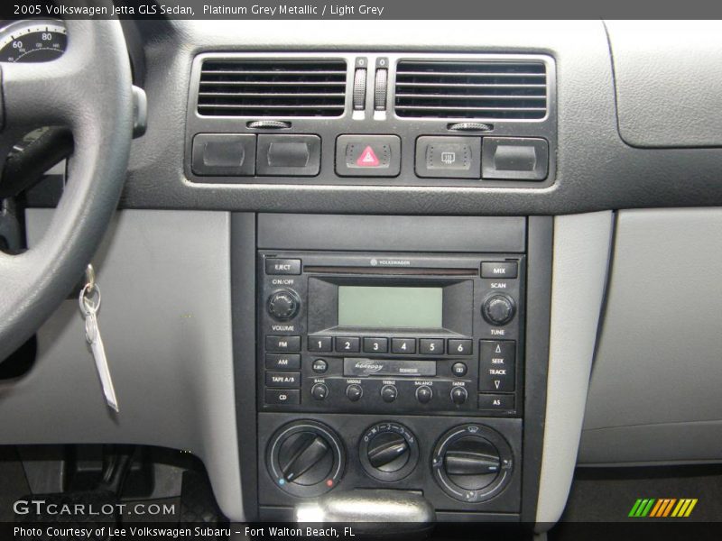 Platinum Grey Metallic / Light Grey 2005 Volkswagen Jetta GLS Sedan