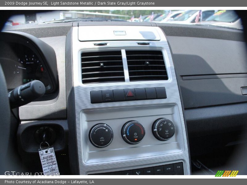 Light Sandstone Metallic / Dark Slate Gray/Light Graystone 2009 Dodge Journey SE