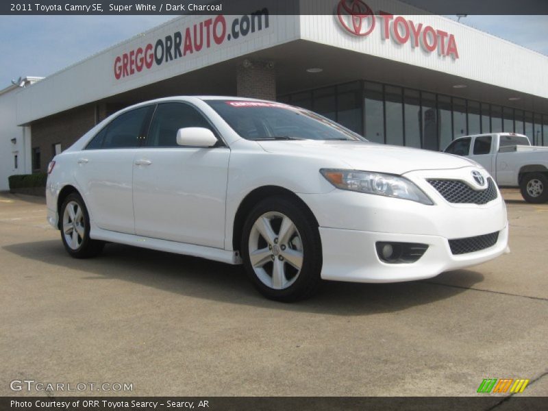 Super White / Dark Charcoal 2011 Toyota Camry SE