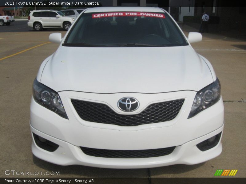 Super White / Dark Charcoal 2011 Toyota Camry SE